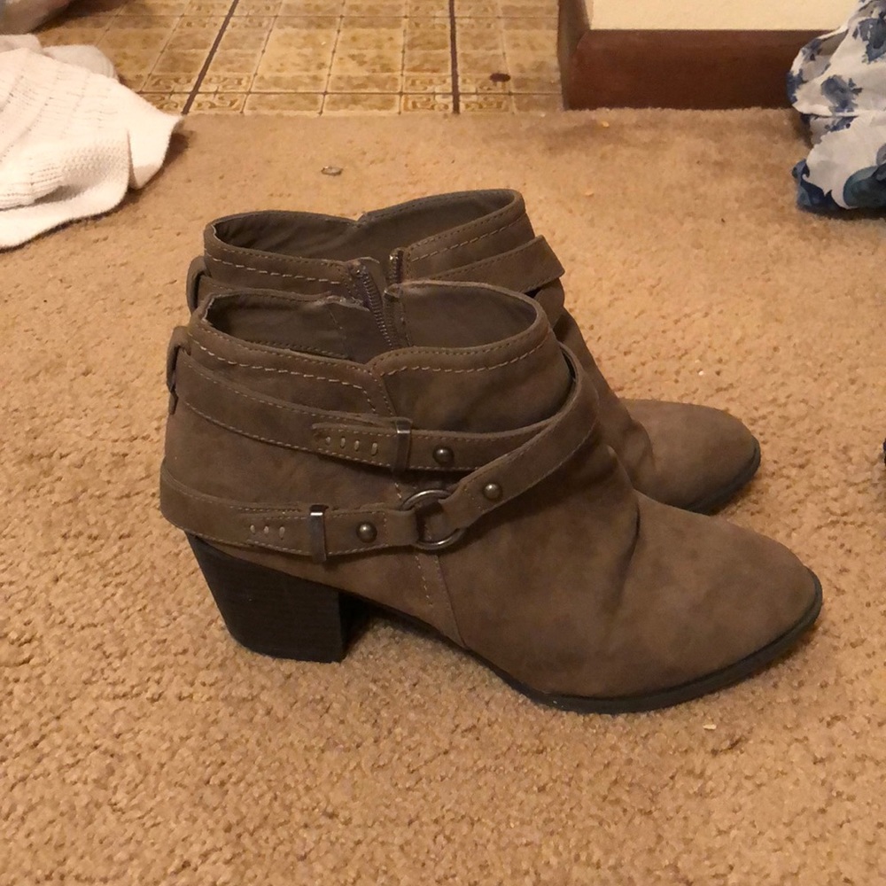 Shoes - Picture 2 of 2